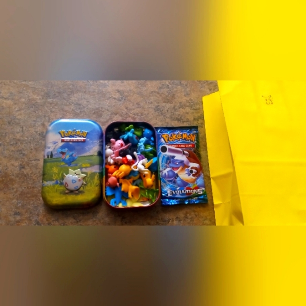 Pokemon minis Tin Playset with BlueTin  24Figures cards and stickers gift bag